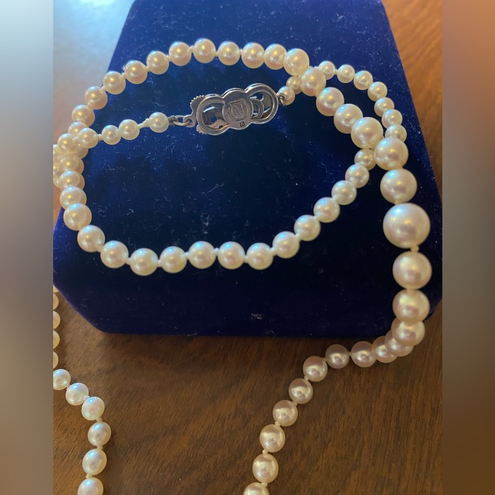 Stunning timeless Mikimoto sterling silver graduated 20” pearl necklace - Picture 2 of 7